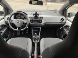 Fahrerraum des VW Up Mini
